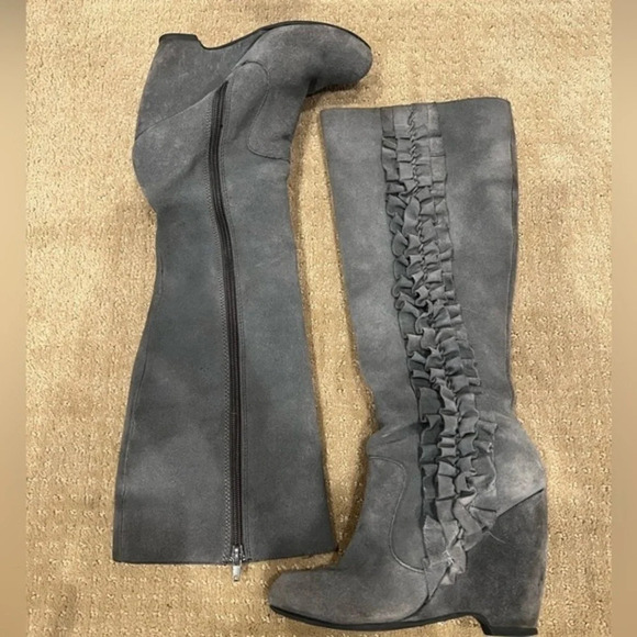 Mia Brand Grey suede wedge high boots with ruffle design and zipper - Picture 1 of 3